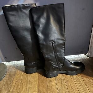 Women’s dress boots